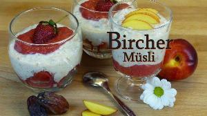 Bircher Müsli mit Erdbeersoße Rezept von Lila Kuchen