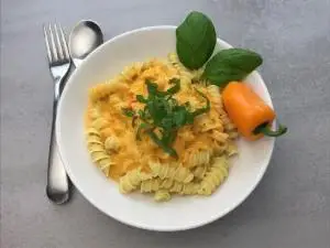 Pasta mit Paprika-Cheddar-Soße Rezept von Einfach yummy