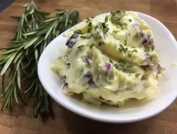 Zwiebel-Rosmarin Butter Rezept von JOES CUCINA VERDE