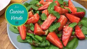 Spargelsalat mit Erdbeeren Rezept von JOES CUCINA VERDE